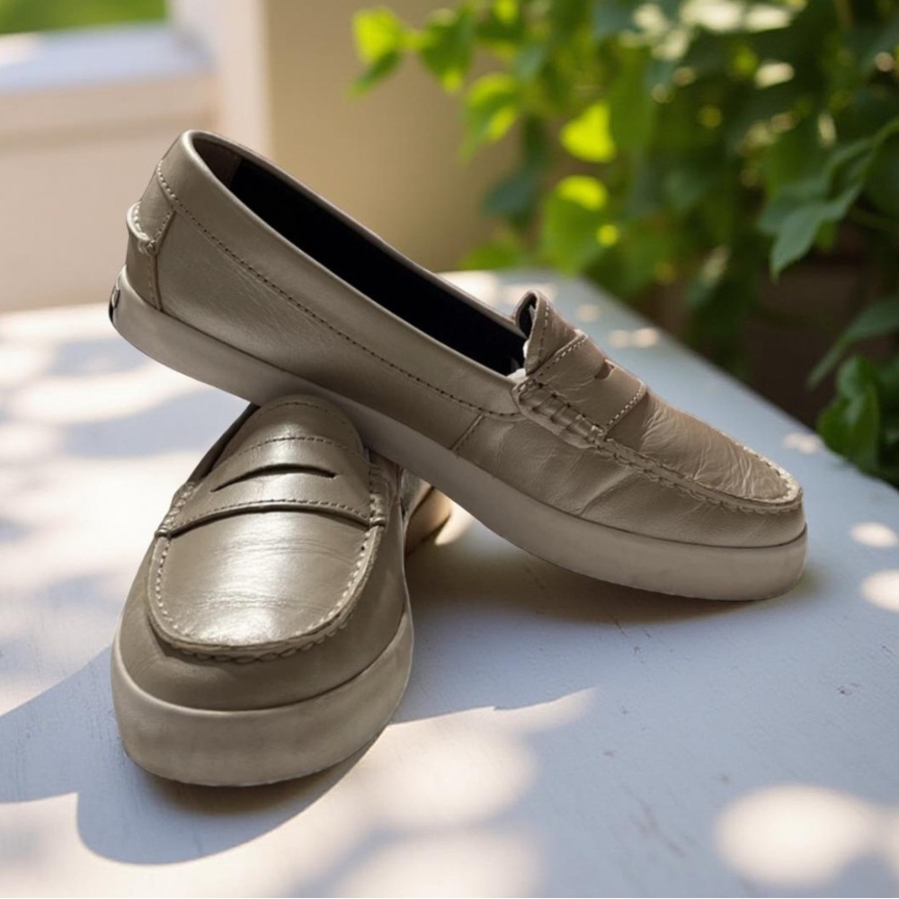 Cole Haan NWOT Women's Cream Loafers Cole Haan Size 7B. NWOT